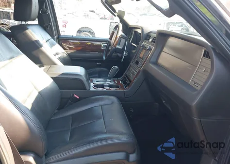 2014 Lincoln Navigator z USA, uszkodzony, nr VIN 5LMJJ2J56EEL02788